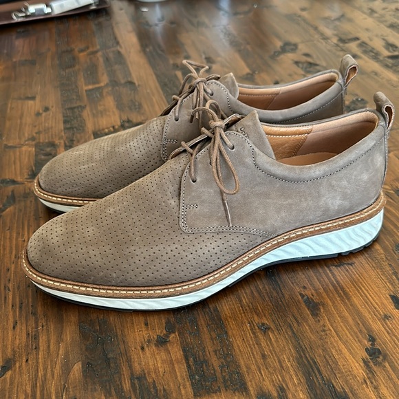 ECCO Men's St.1 Hybrid Plain Toe Oxford Birch Perforated Nubuck Loafers - Picture 2 of 9